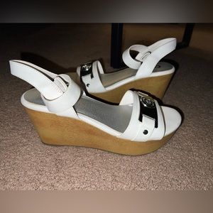 G by Guess summer wedges - white